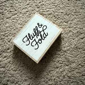Chic Wooden 'Fluff & Fold' Sign